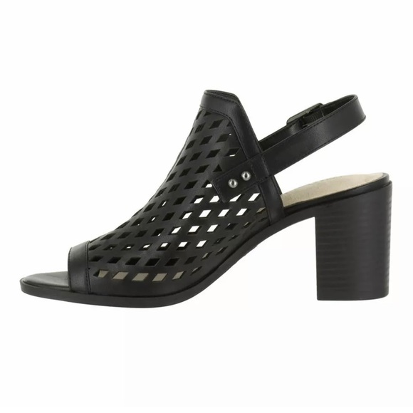 Easy Street Erin Black Sandals Size 6 1/2 - Picture 4 of 13